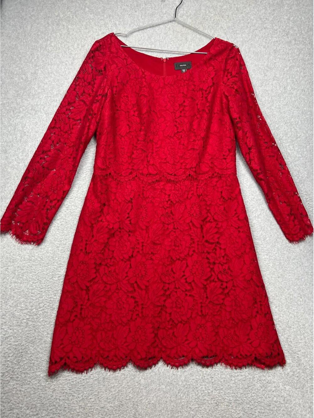 Vera Wang Lace Sheath Dress Size 12 Romantic Feminine Victorian Elegant Wedding